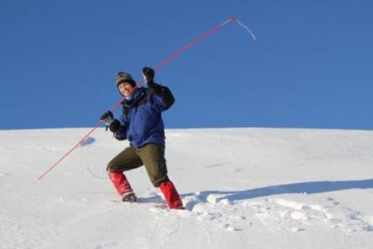 Troppslederen sjekker snøforholdene helga før snøhuleturen Troppslederen sjekker snøforholdene helga før snøhuleturen